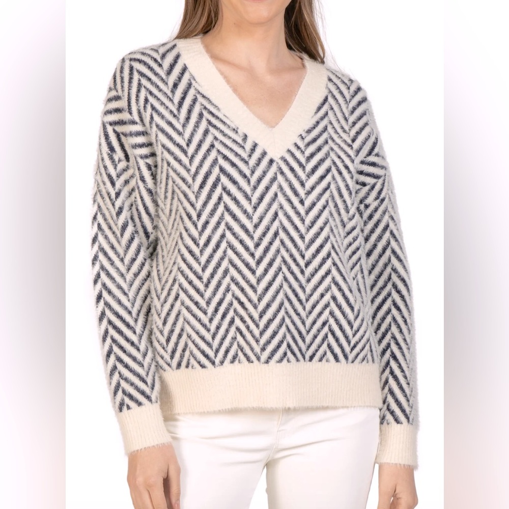 Love Token - Kenya Pullover Sweater in Navy Blue